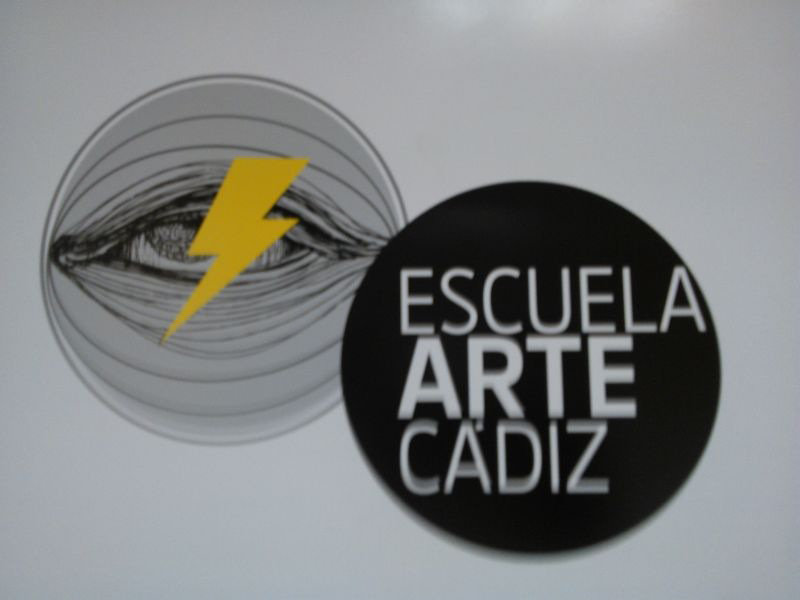 Como se puede ver, el nuevo logo tiene el aspecto y la funcionalidad de un zurullo